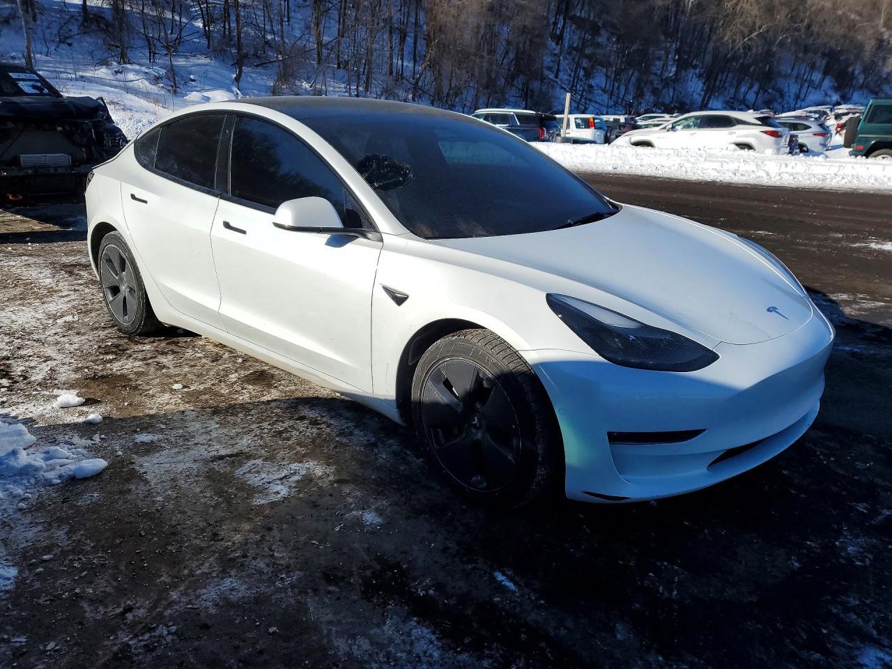 2022 Tesla Model 3 - Image 4