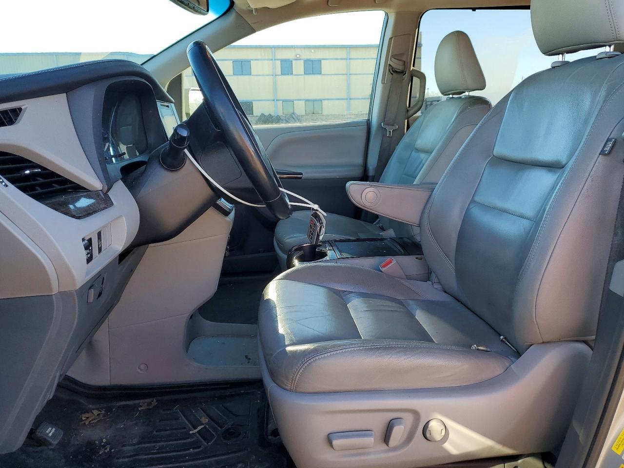 2015 Toyota Sienna Xle - Фото 7