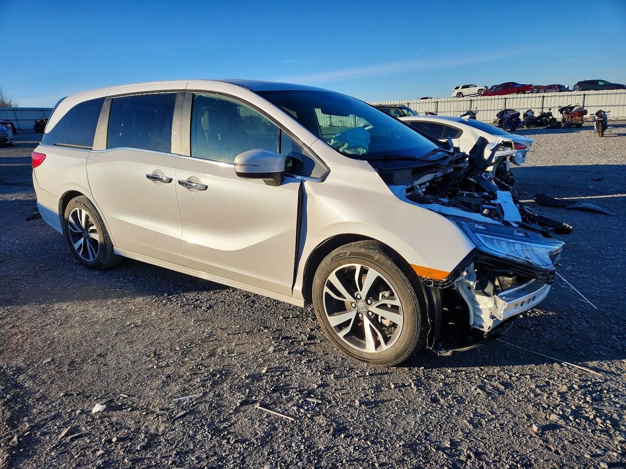 2024 Honda Odyssey Touring - Image 4