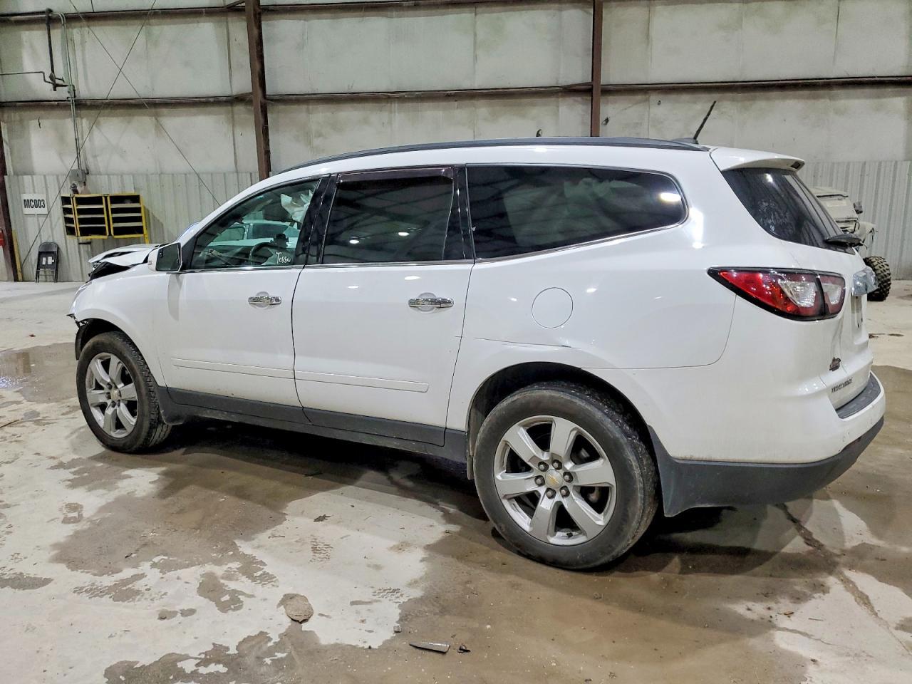 2017 Chevrolet Traverse Lt - Фото 2