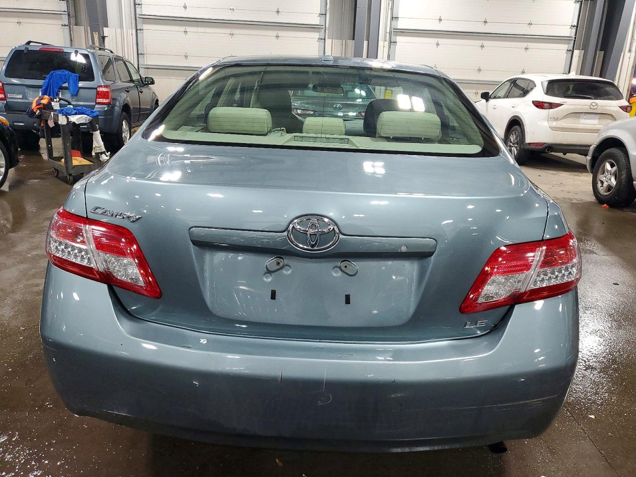 2011 Toyota Camry Le - Фото 6