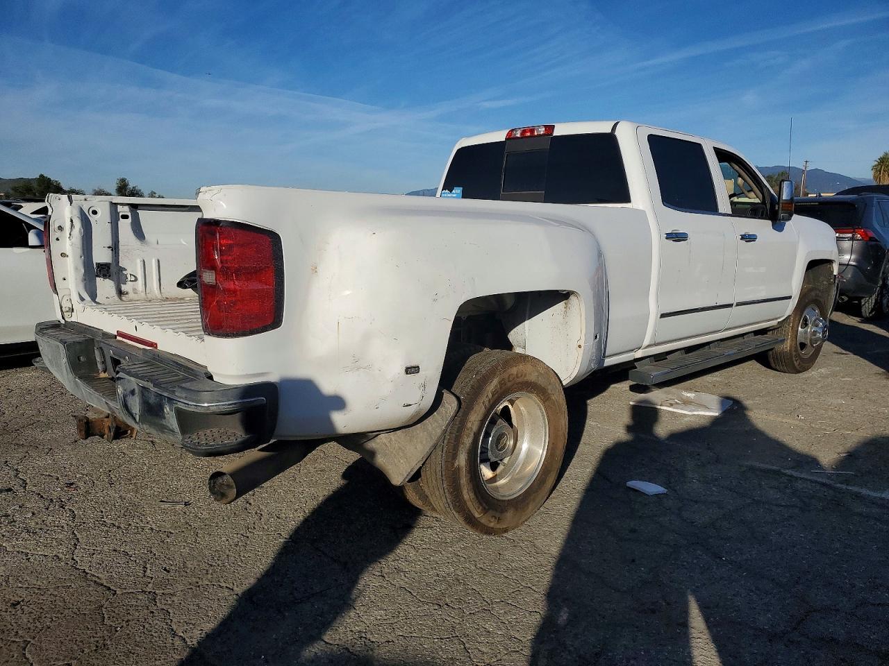 2015 Chevrolet Silverado K3500 Ltz - Image 3