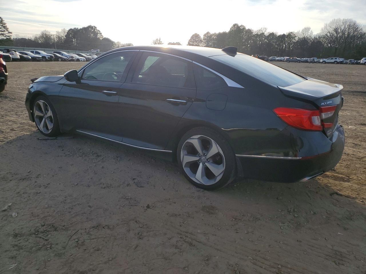 2018 Honda Accord Touring - Фото 2