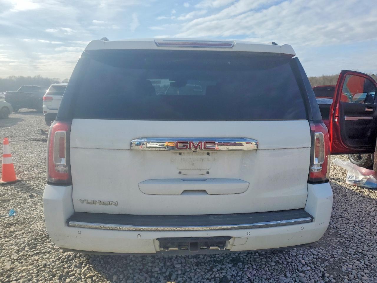 2016 GMC Yukon Denali - Image 6