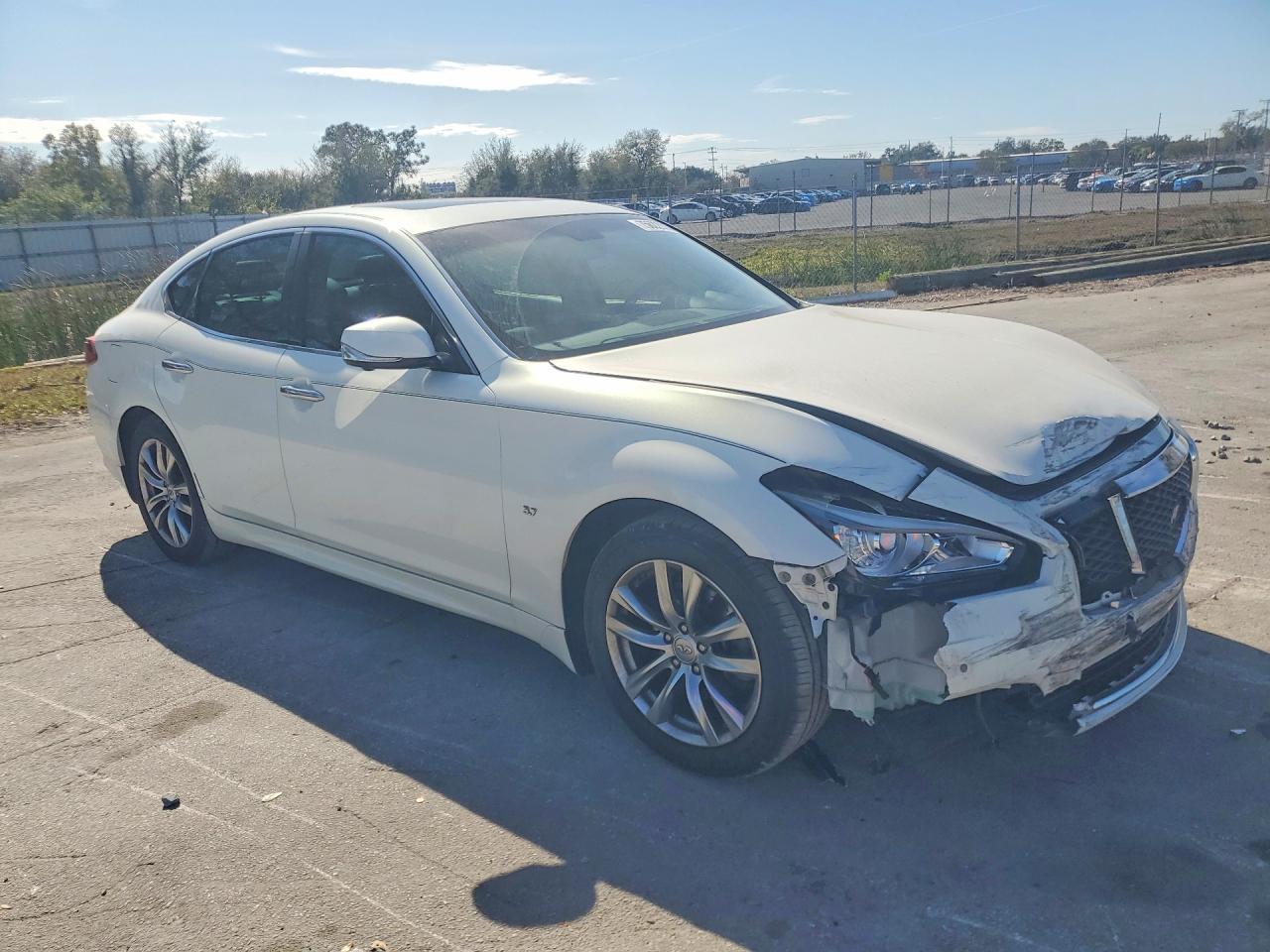 2015 Infiniti Q70 3.7 - Image 4