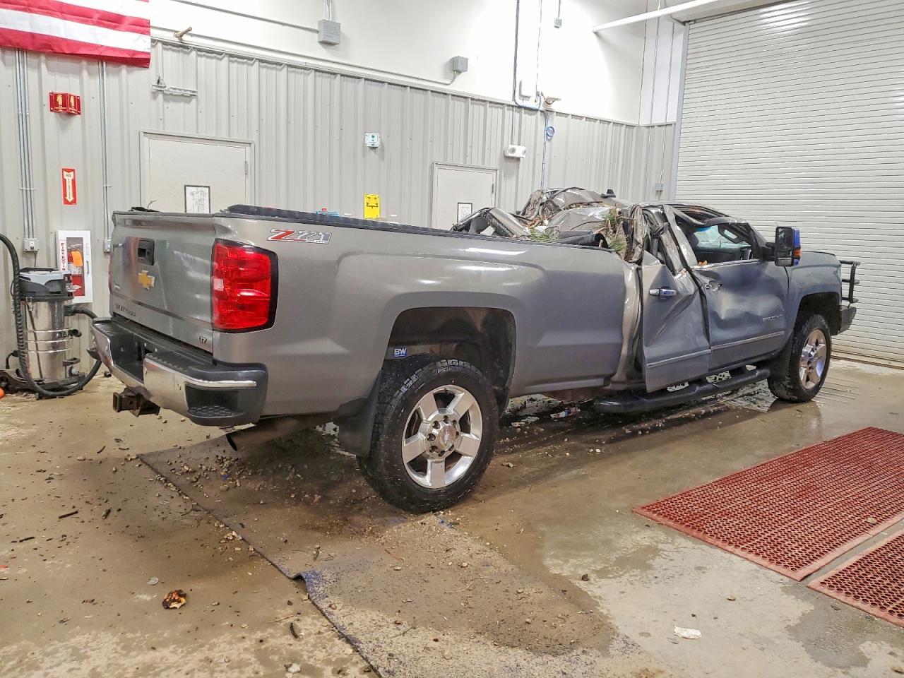 2017 Chevrolet Silverado K2500 Heavy Duty Ltz - Image 3