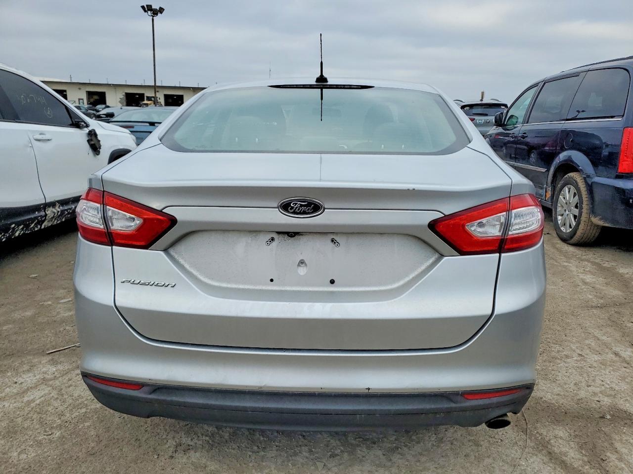 2015 Ford Fusion S - Фото 6