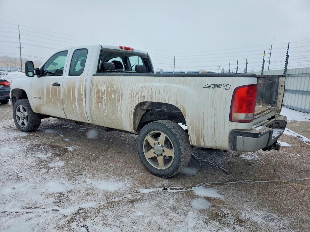 2011 GMC Sierra K2500 Heavy Duty - Image 2