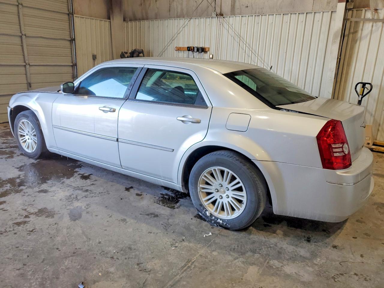 2010 Chrysler 300 Touring - Image 2
