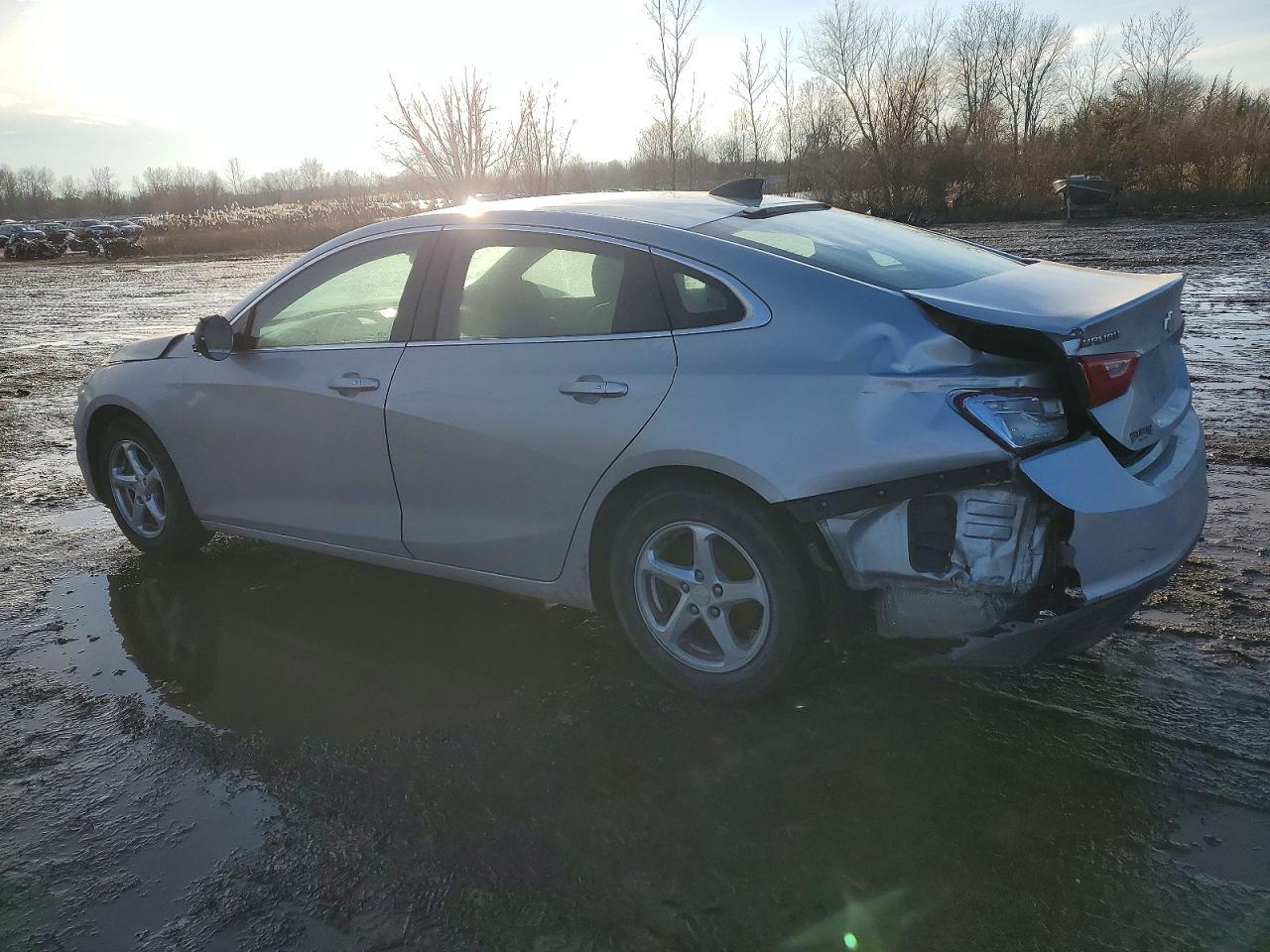 2017 Chevrolet Malibu Ls - Фото 2