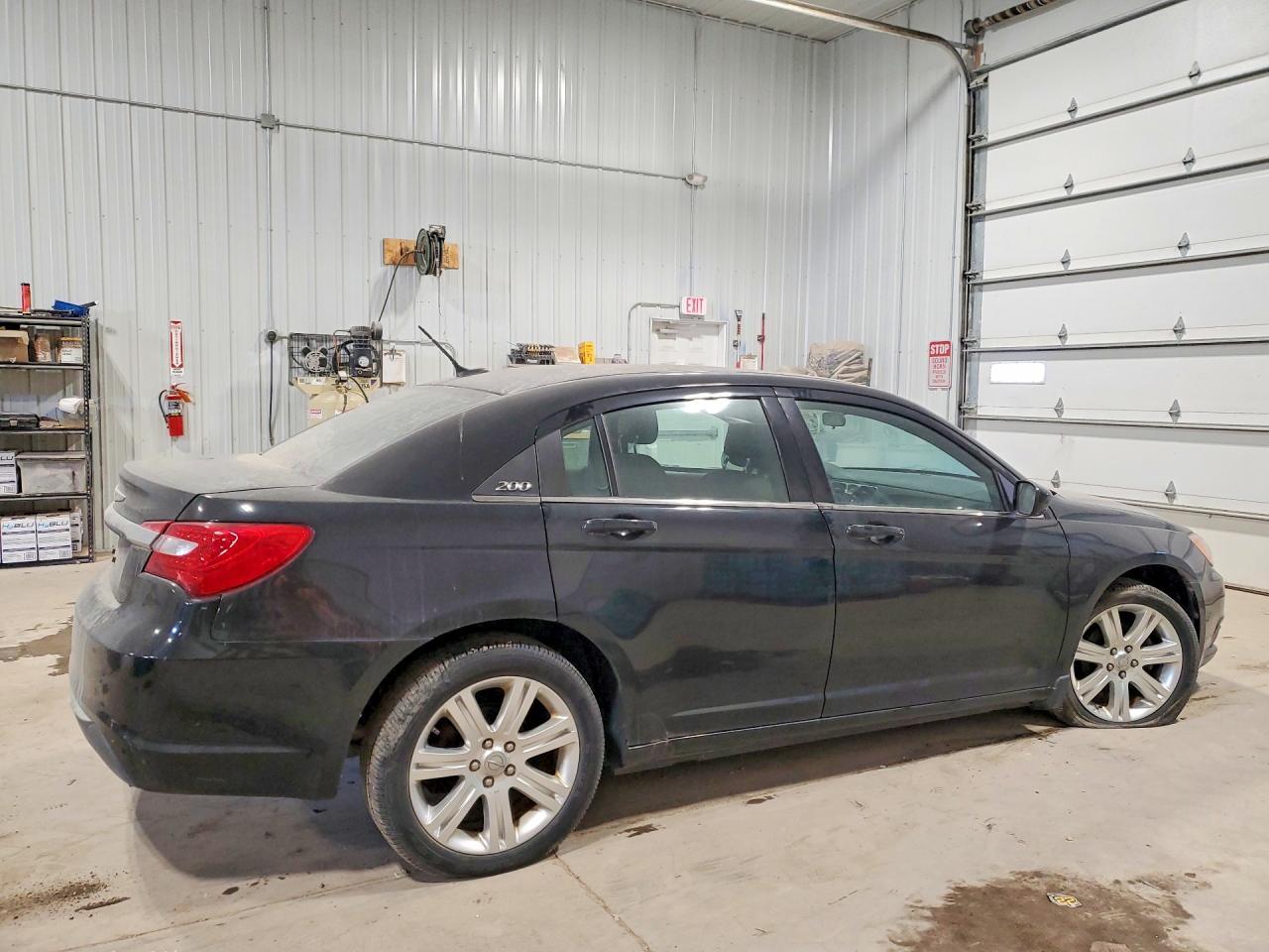 2011 Chrysler 200 Touring - Image 3