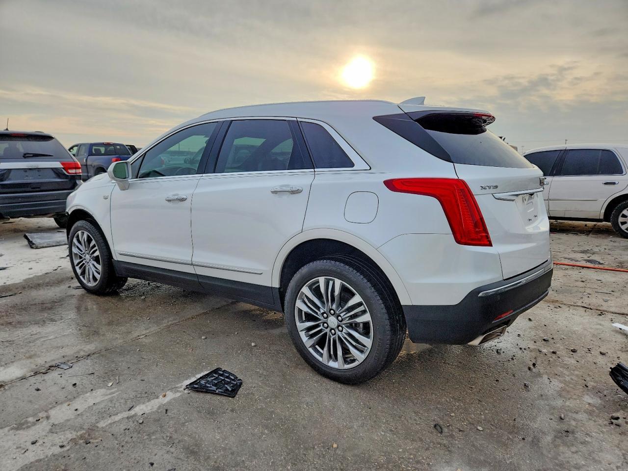2019 Cadillac Xt5 Luxury - Image 2