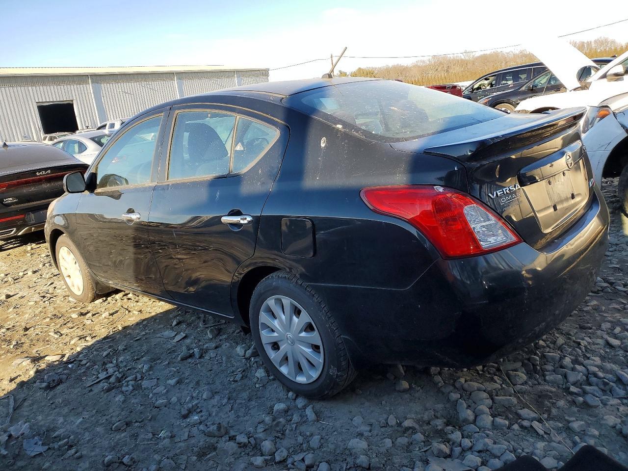 2013 Nissan Versa - Фото 2