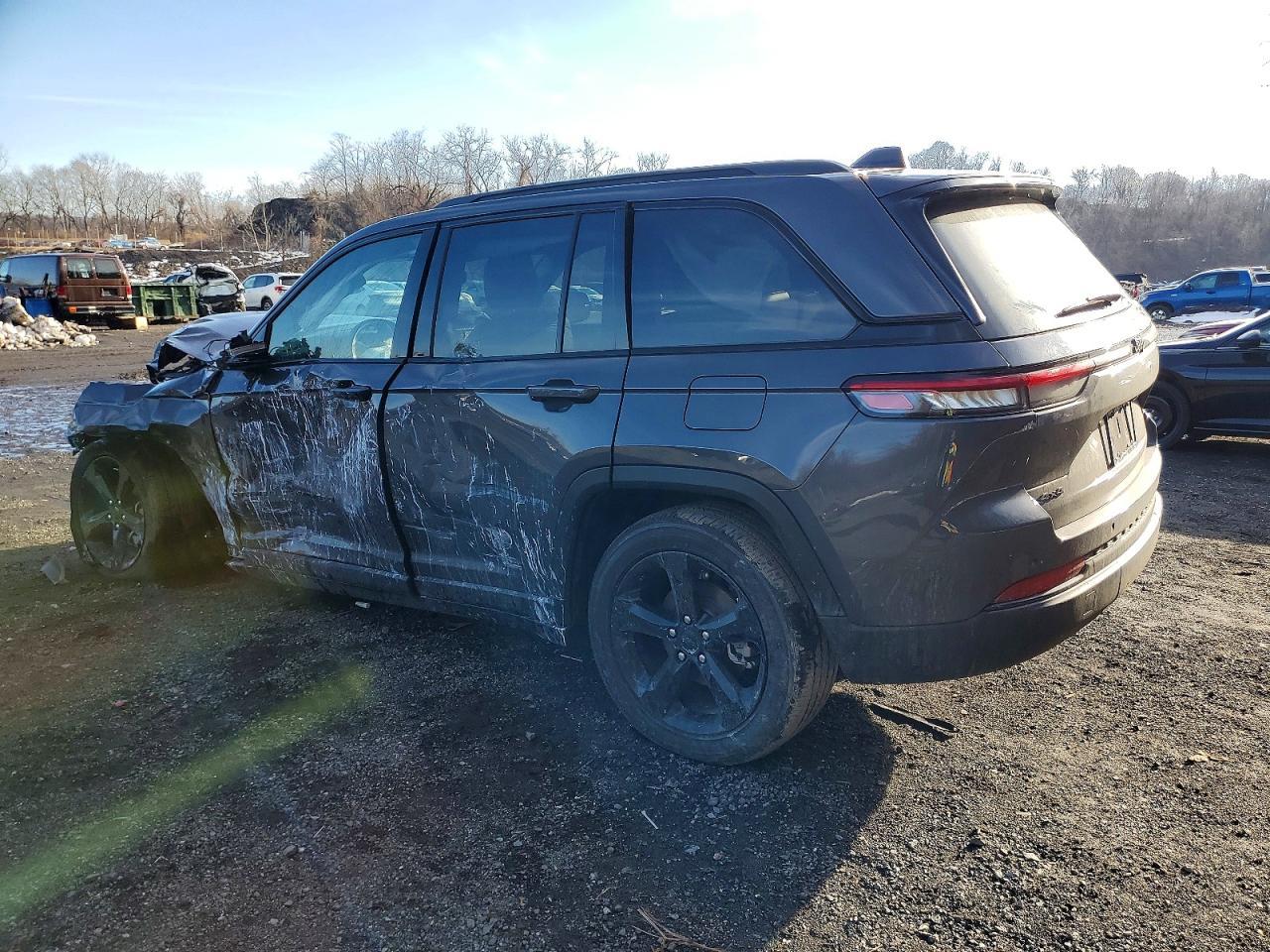 2024 Jeep Grand Cherokee Laredo - Image 2