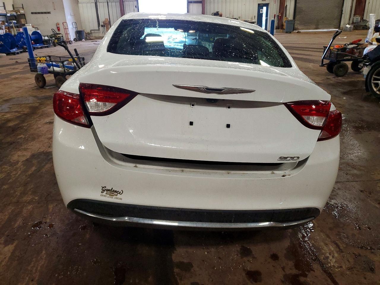 2015 Chrysler 200 Limited - Фото 6