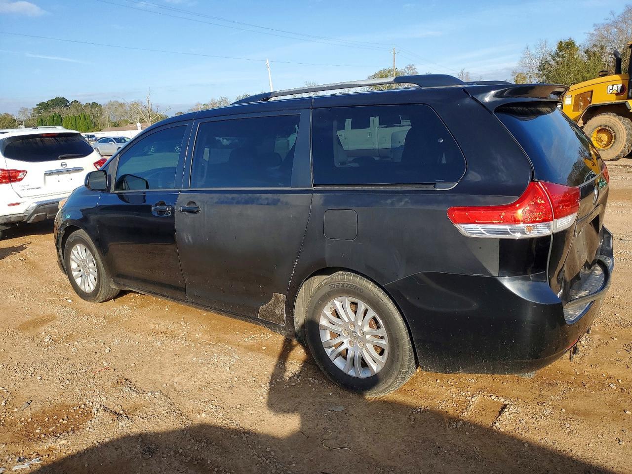 2013 Toyota Sienna Xle - Фото 2