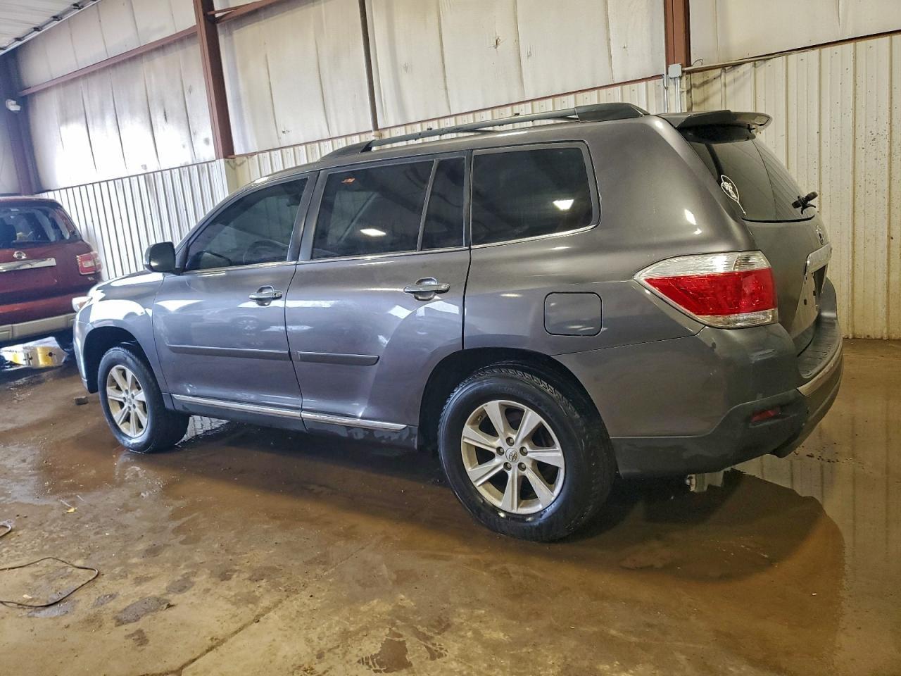 2013 Toyota Highlander Base - Фото 2