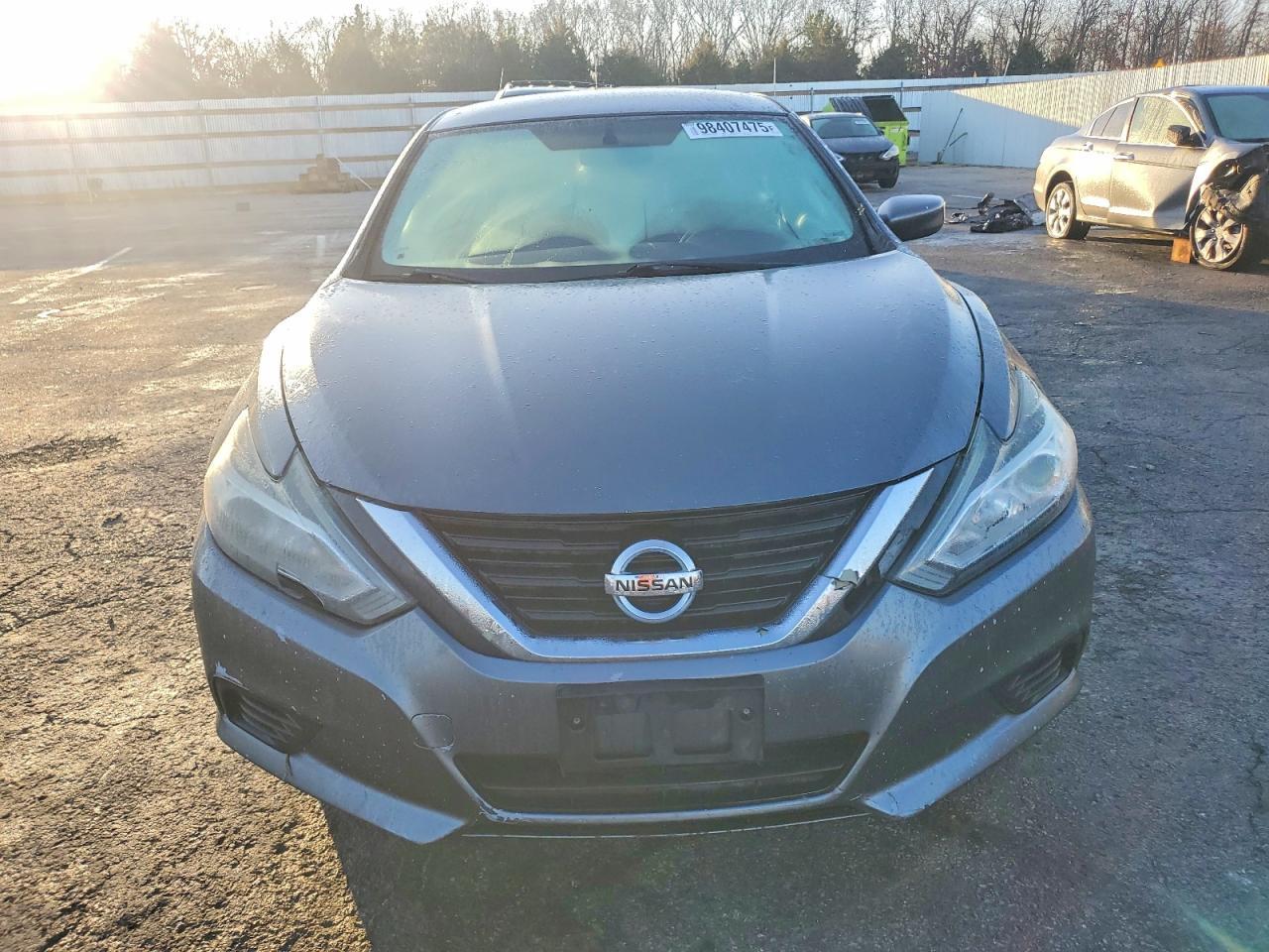 2017 Niss Altima 2.5 - Image 5