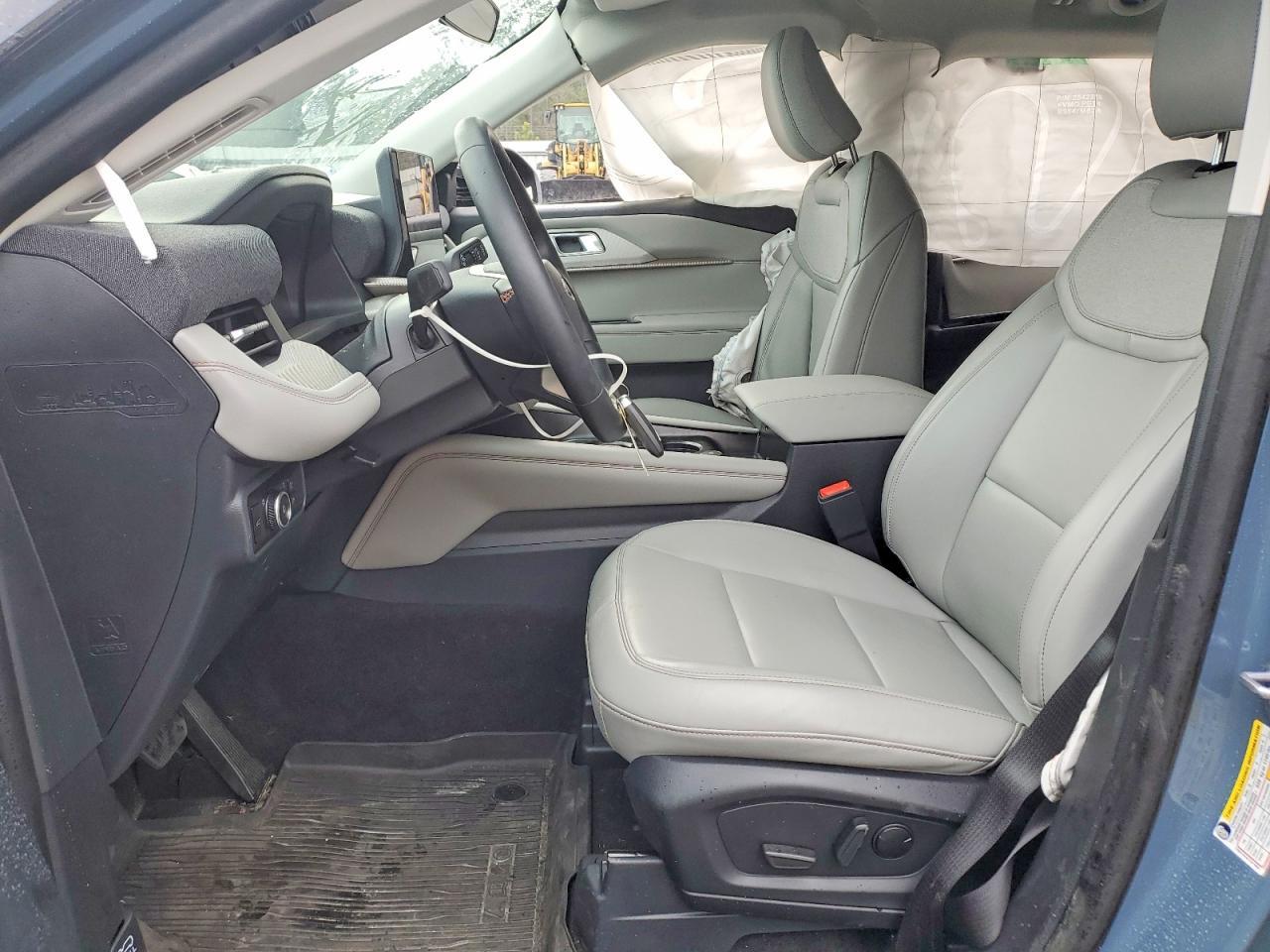 2025 Ford Explorer Active - Image 7