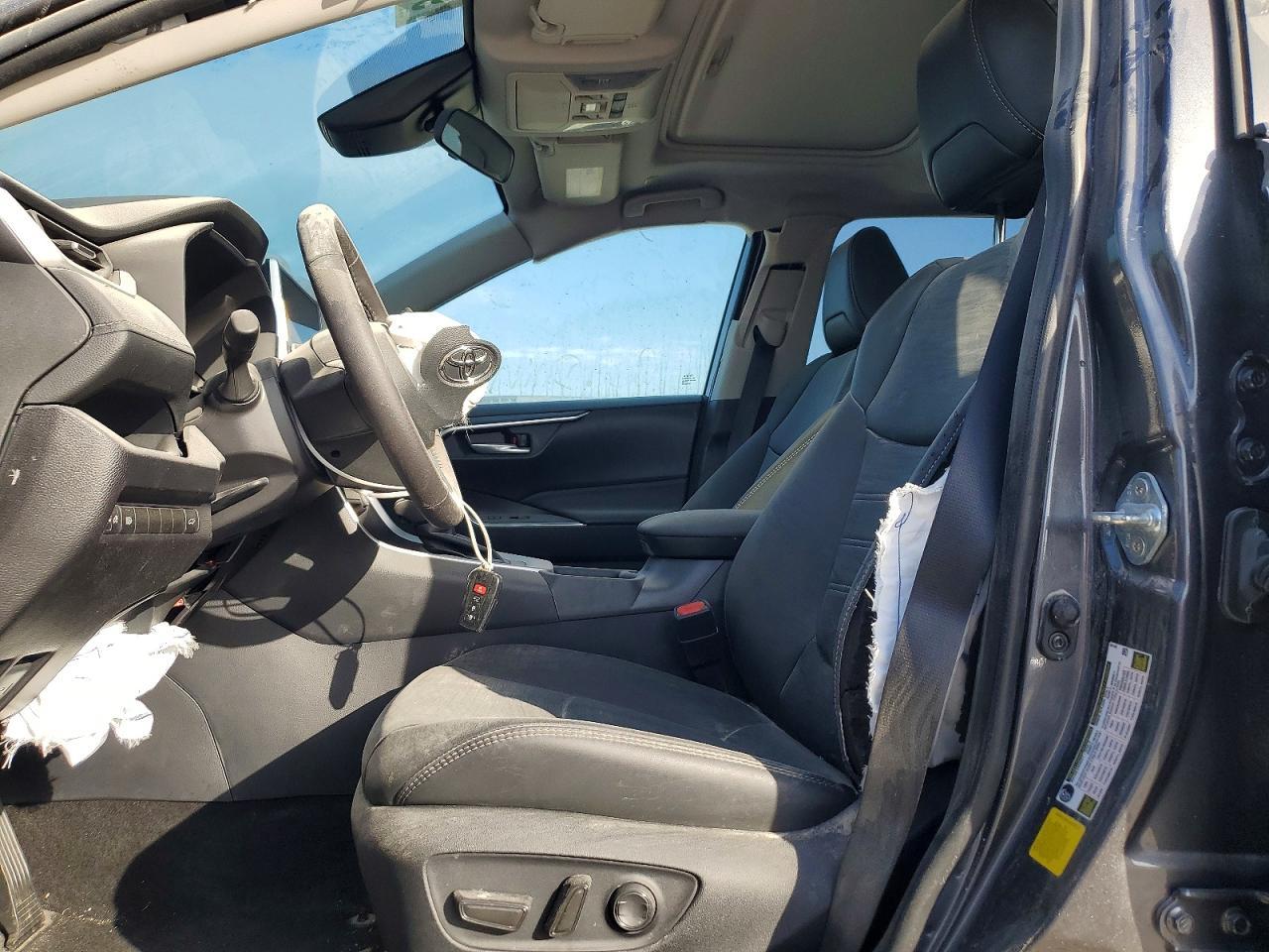 2025 Toyota Rav4 Xle Premium - Image 7