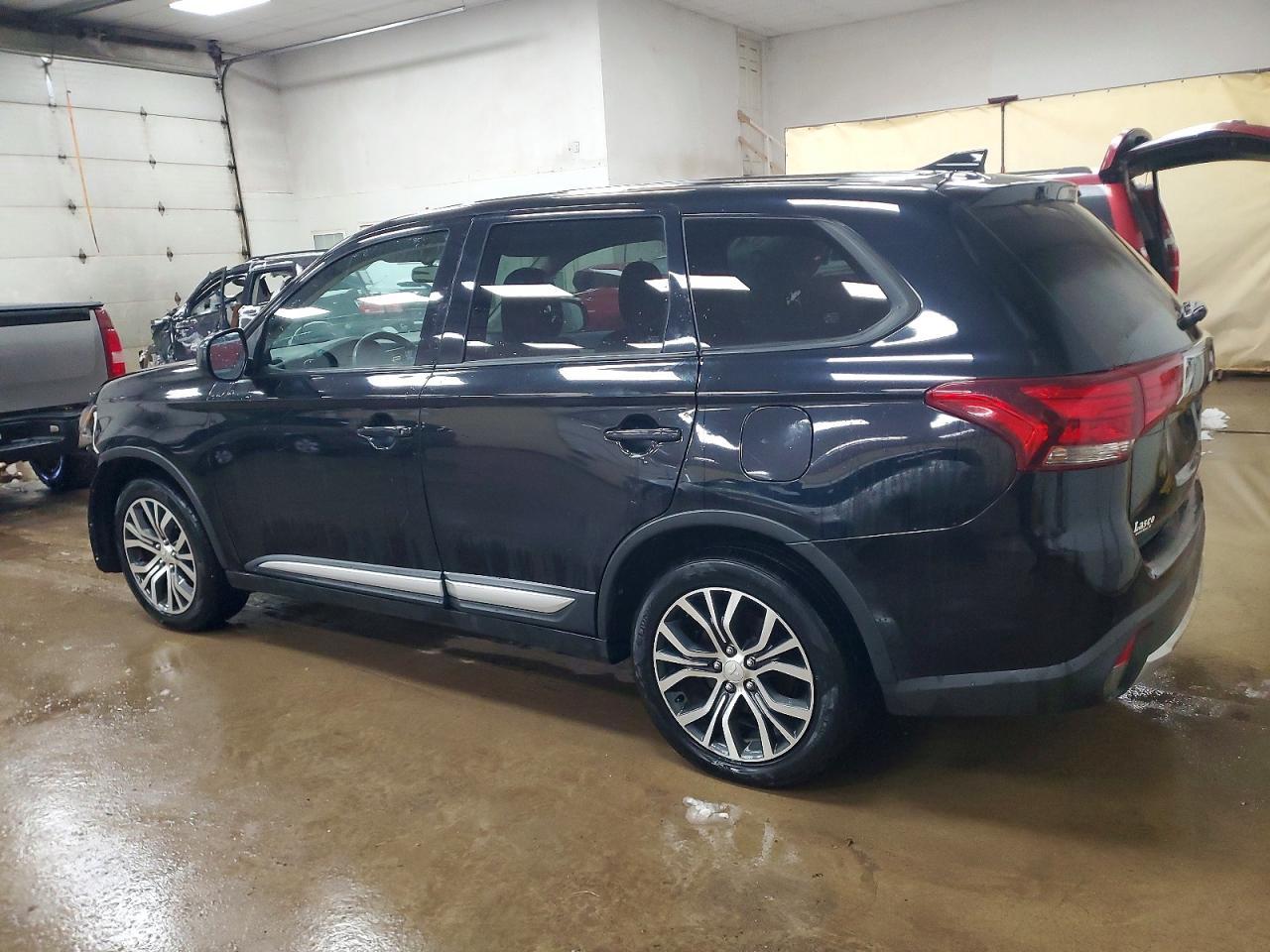 2017 Mitsubishi Outlander Es - Фото 2