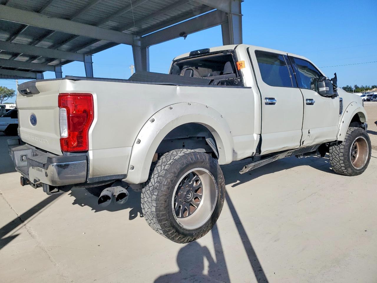 2017 Ford F250 Super Duty - Image 3