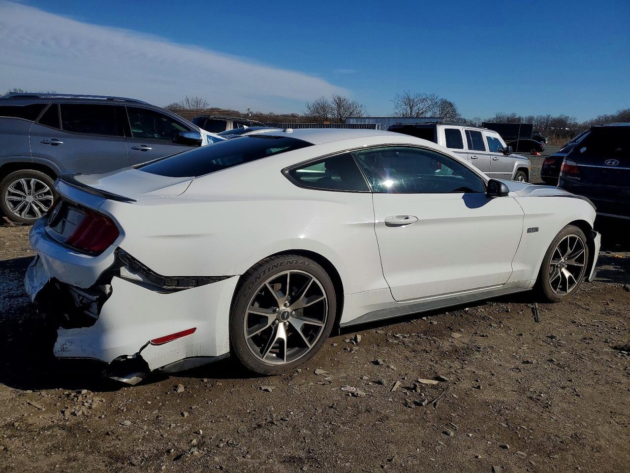 2020 Ford Mustang - Фото 3