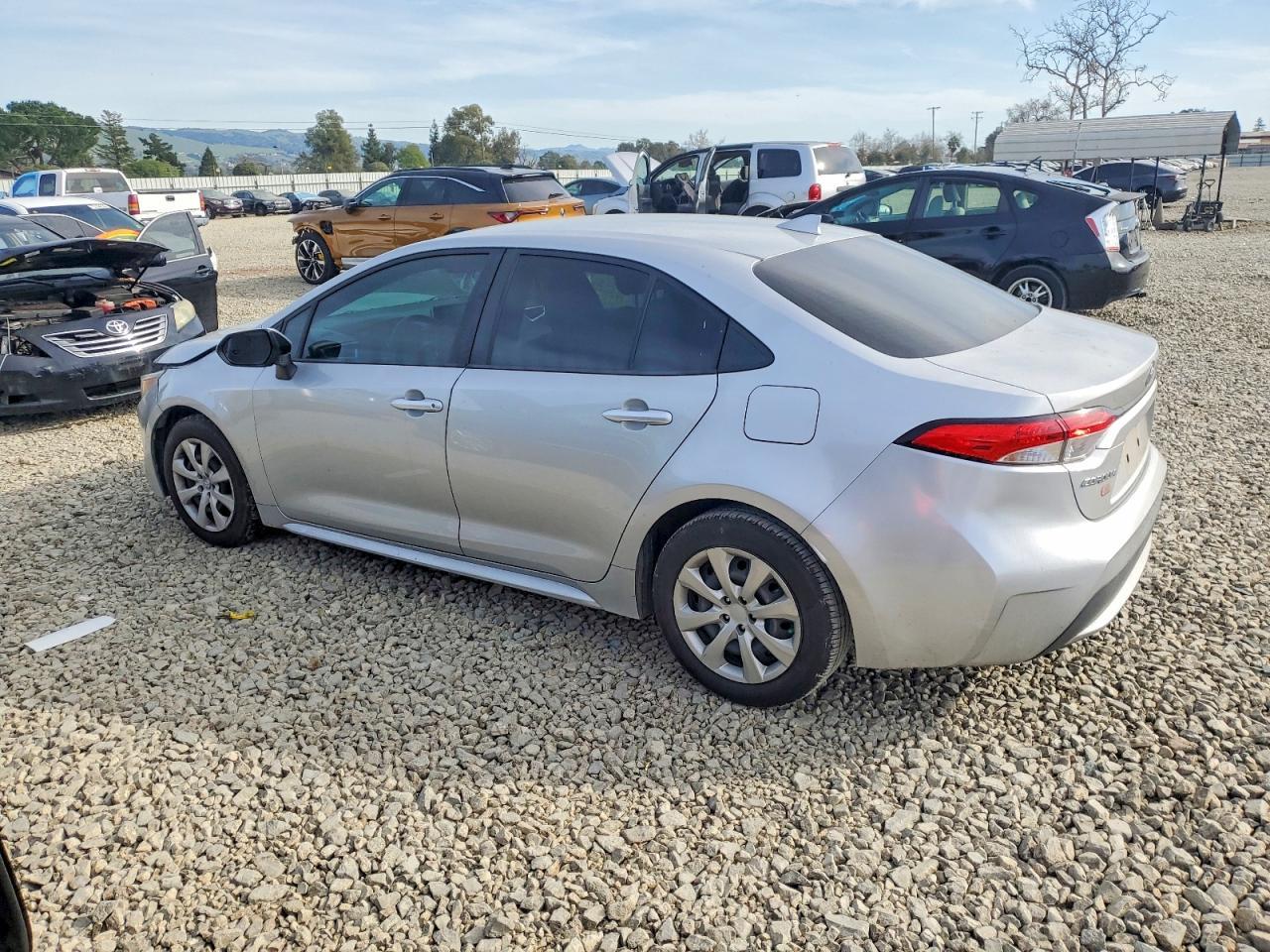 2020 Toyota Corolla Le - Фото 2