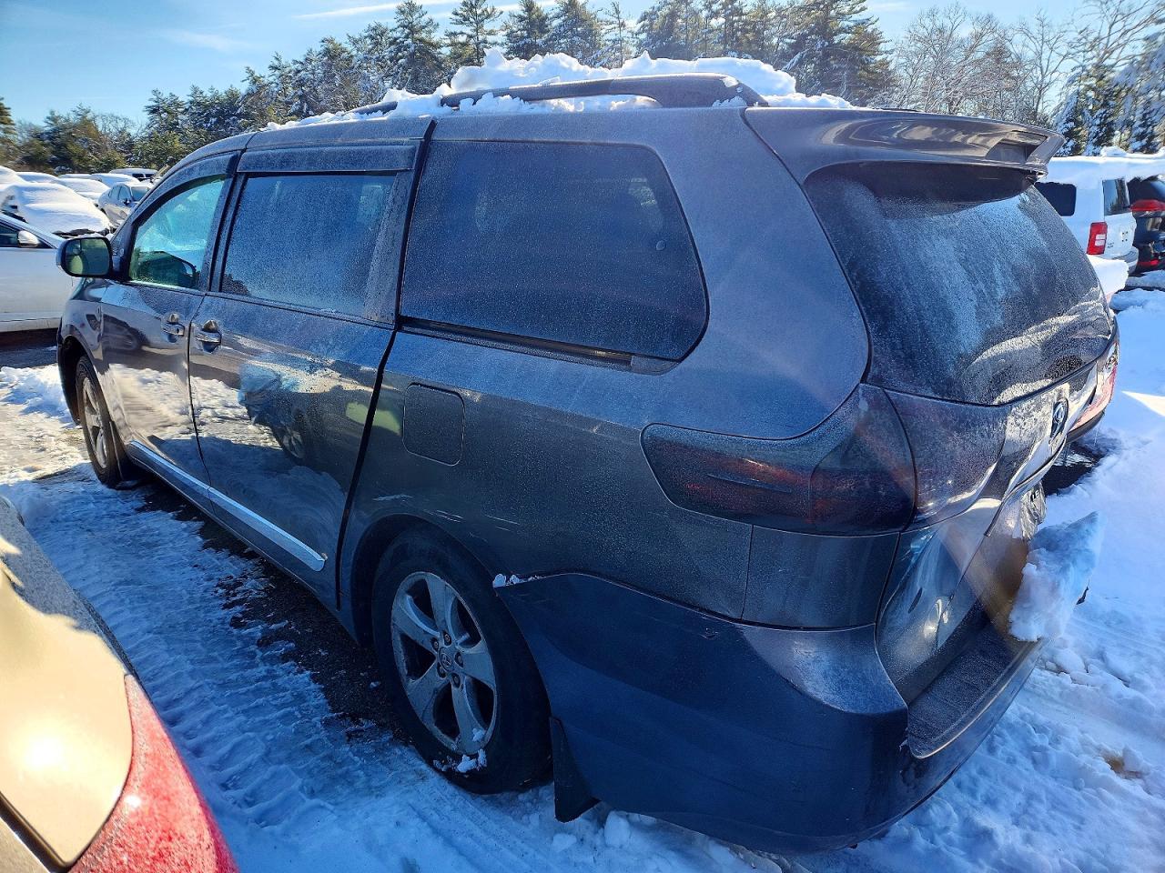 2017 Toyota Sienna Le - Фото 2