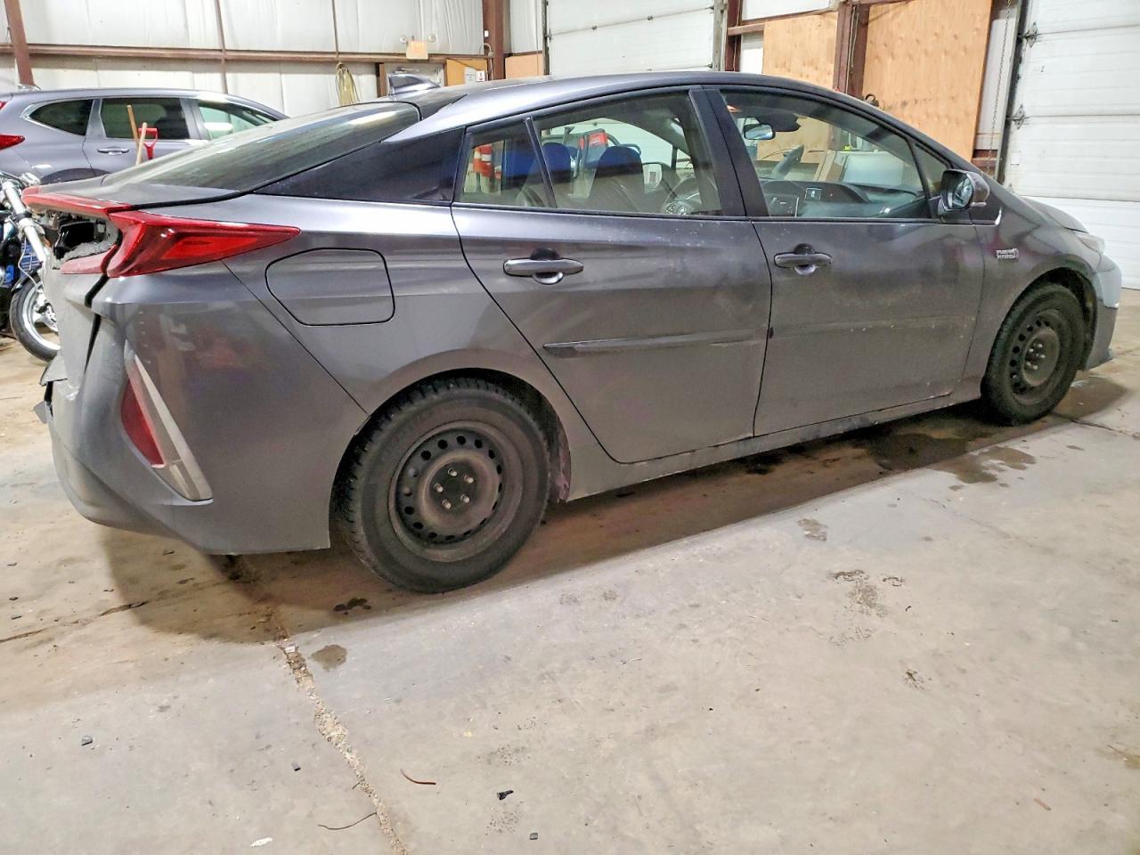 2021 Toyota Prius Prime Le - Image 3