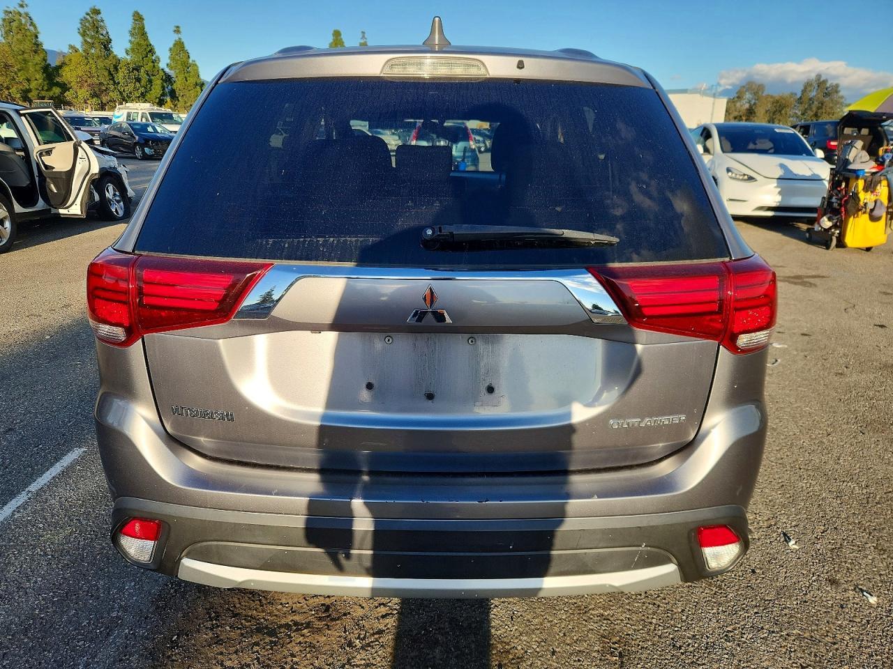 2018 Mitsubishi Outlander Es - Image 6