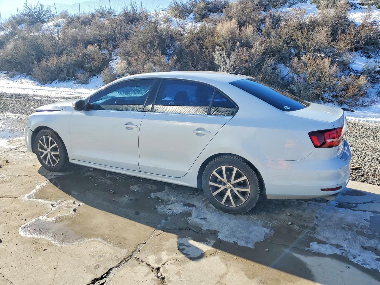 2017 Volkswagen Jetta Se - Image 2