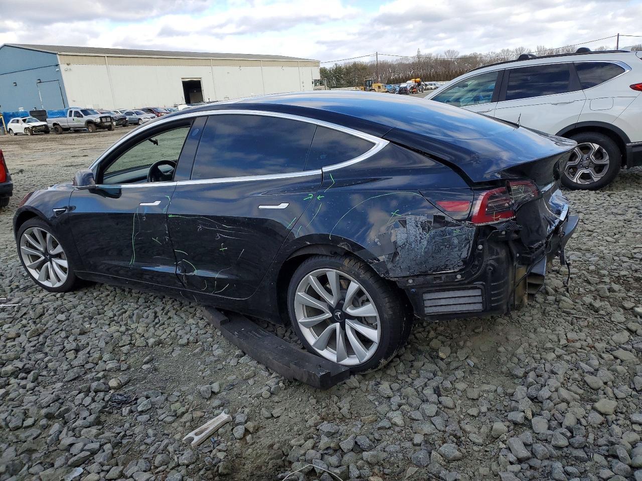2018 Tesla Model 3 - Фото 2