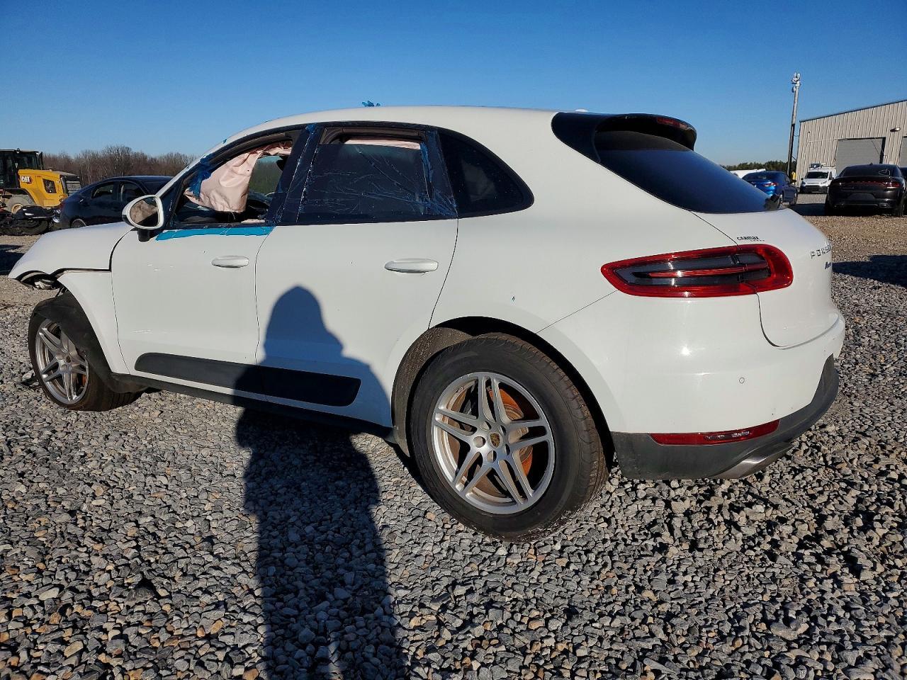2018 Porsche Macan - Image 2