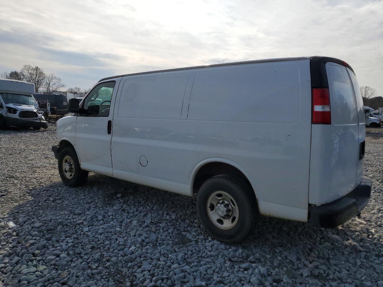 2019 Chevrolet Express 2500 Utility / Service Van - Фото 3