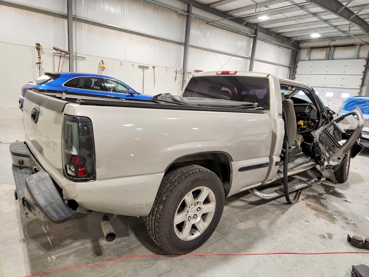 2005 Chevrolet Silverado C1500 - Image 3
