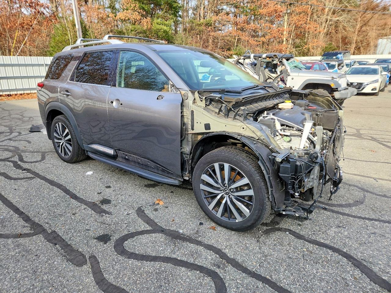 2022 Nissan Pathfinder Platinum - Image 4