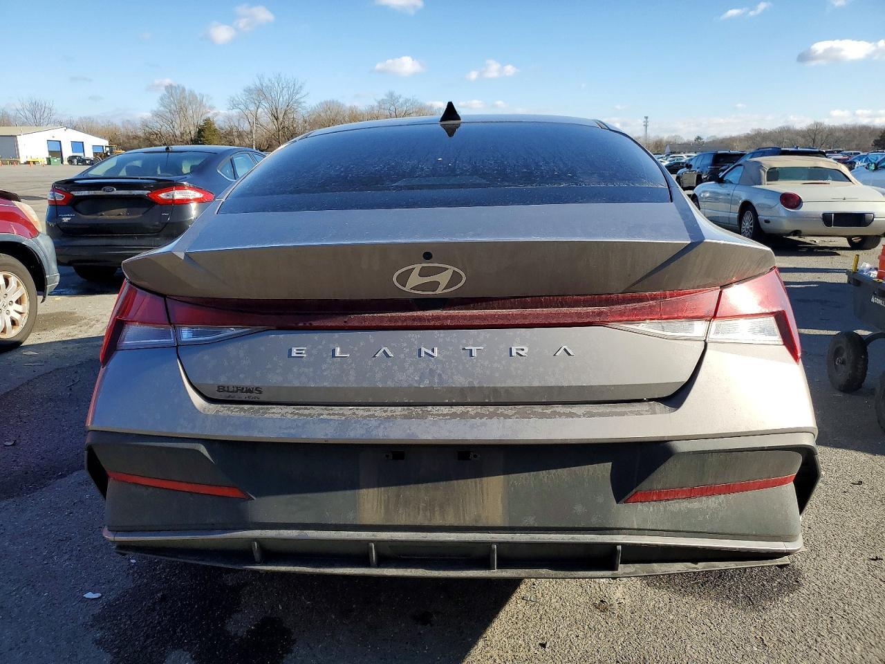 2024 Hyundai Elantra Se - Фото 6