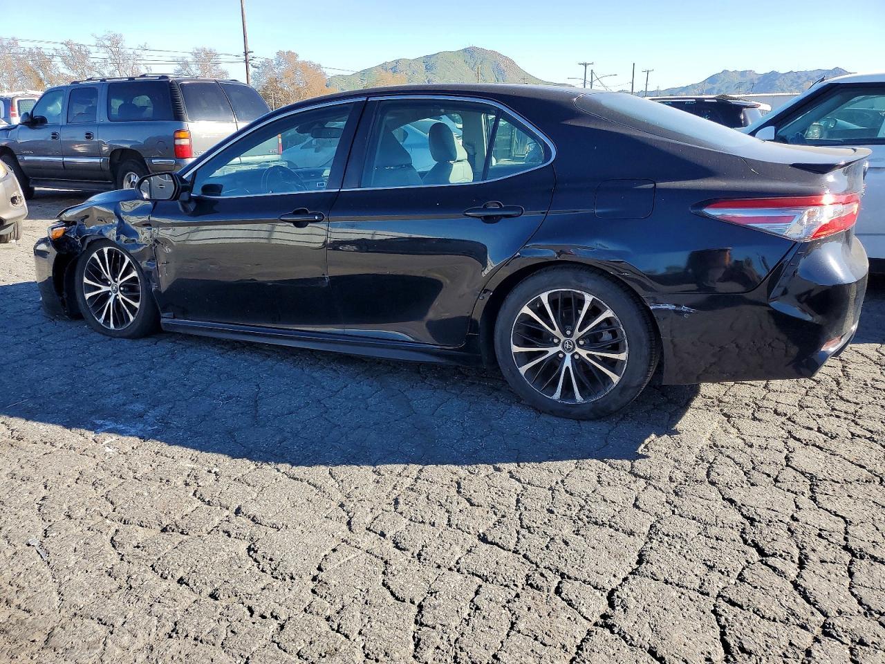 2018 Toyota Camry L - Фото 2