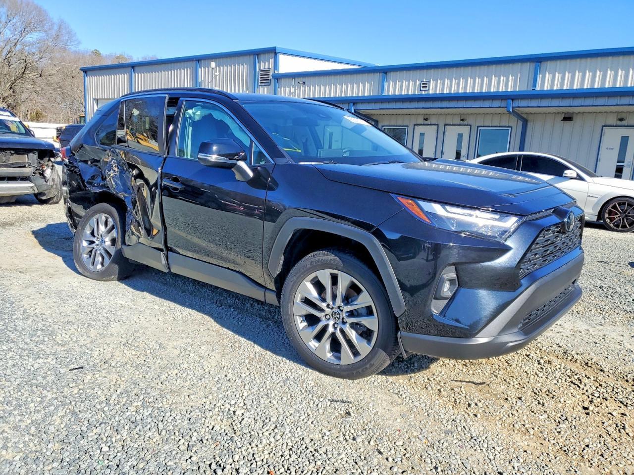 2022 Toyota Rav4 Xle Premium - Image 4