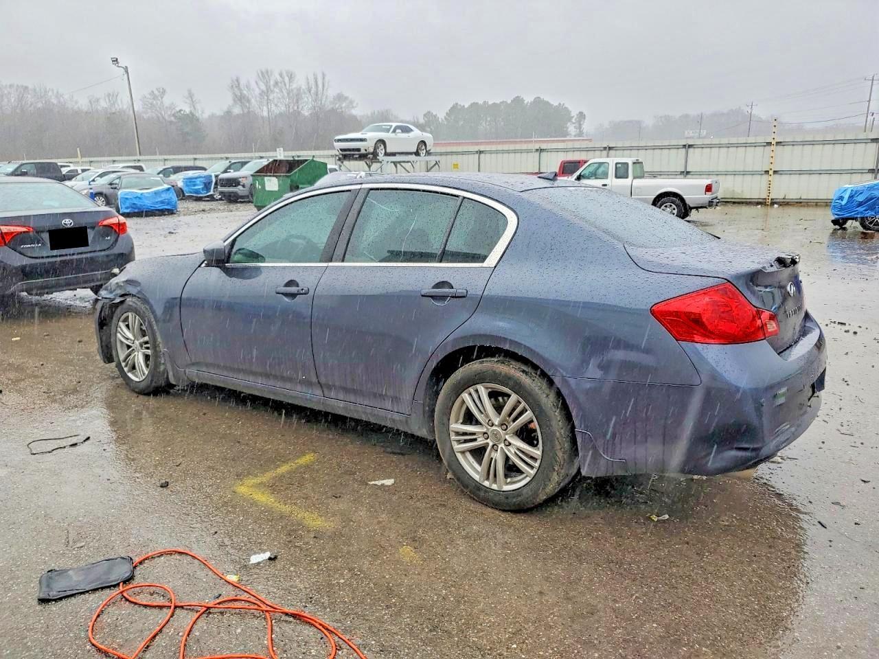 2010 Infiniti G37 - Image 2