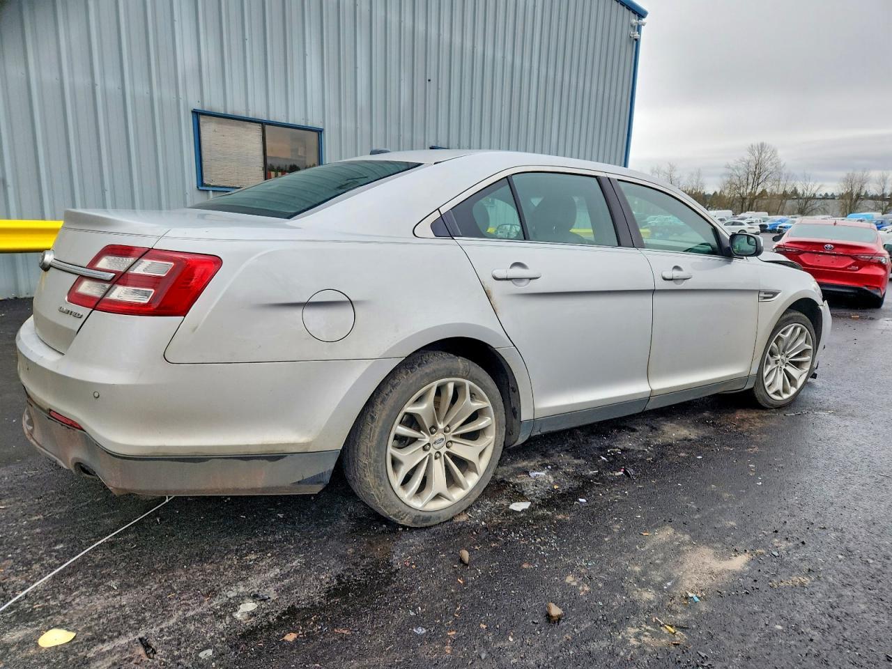 2015 Ford Taurus Limited - Image 3