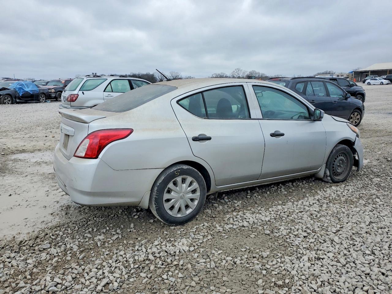 2017 Nissan Versa S - Фото 3