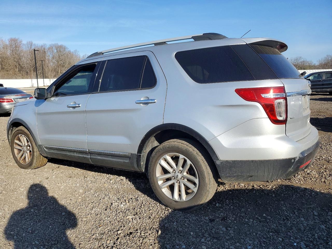 2011 Ford Explorer Xlt - Image 2
