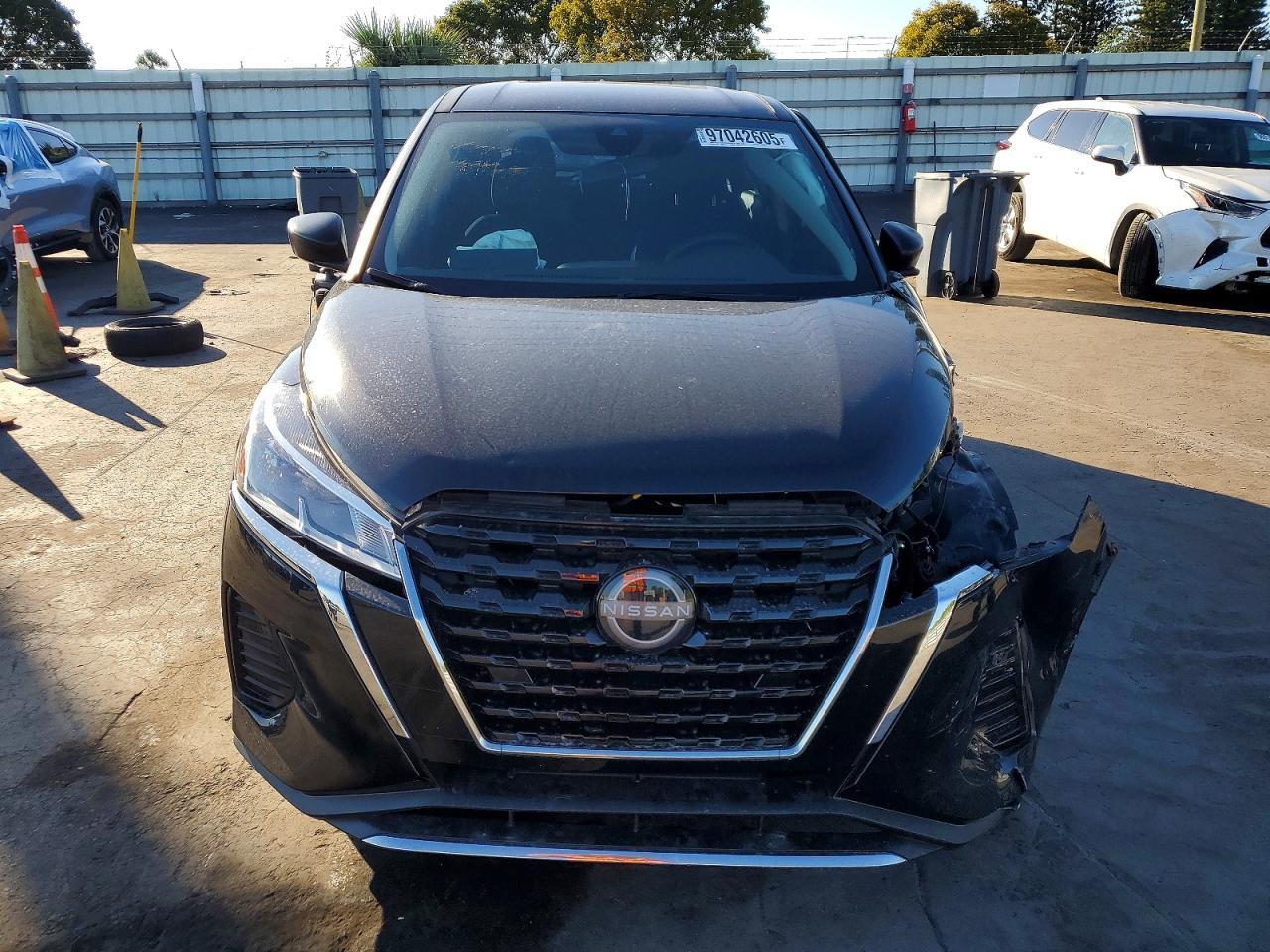2023 Nissan Kicks S - Image 5