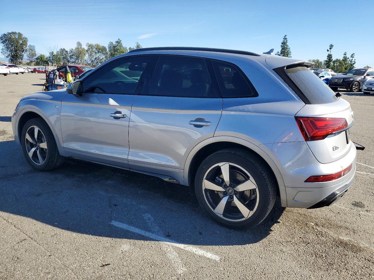 2022 Audi Q5 Premium Plus 45 - Фото 2