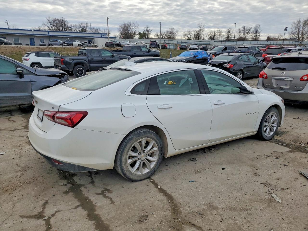 2022 Chevrolet Malibu Lt - Фото 3