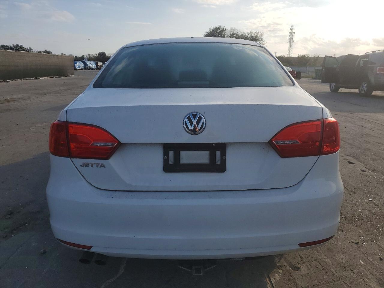 2014 Volkswagen Jetta Base - Image 6