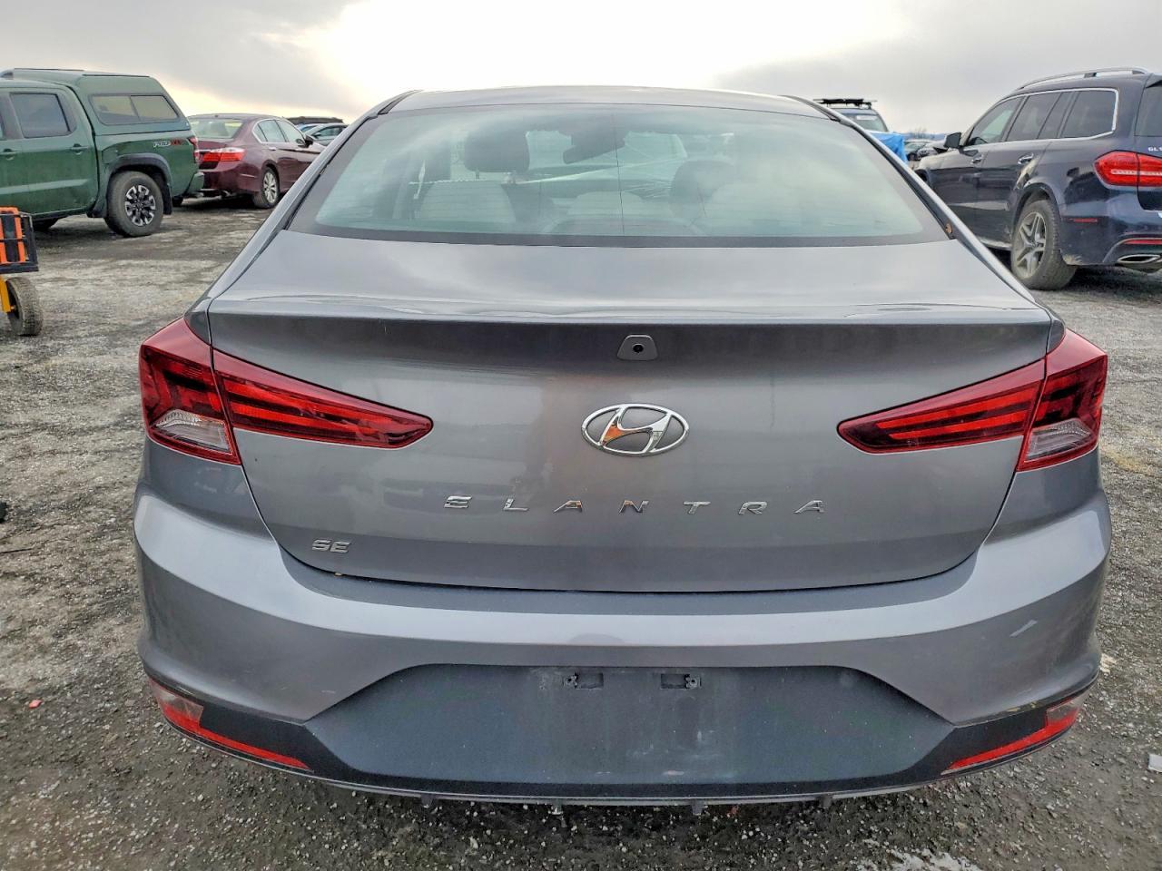2020 Hyundai Elantra Se - Image 6