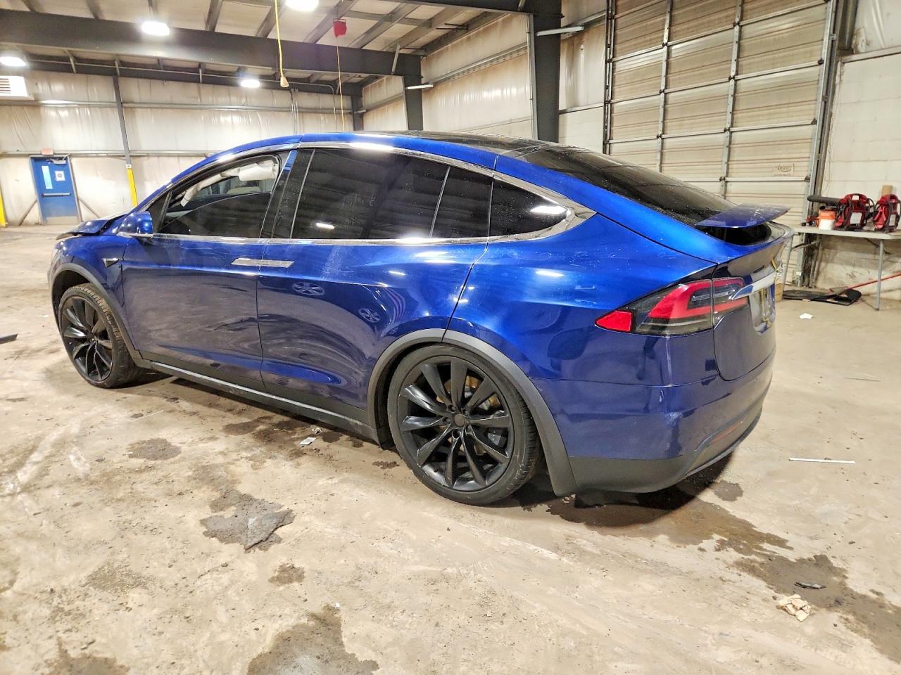 2021 Tesla Model X - Фото 2